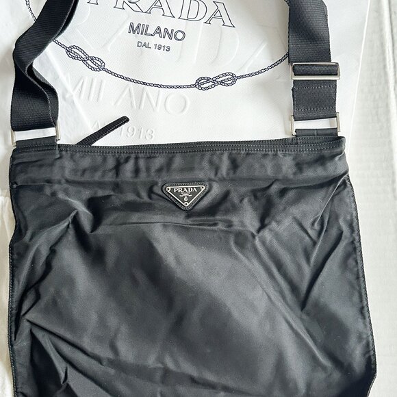 Vintage PRADA Vela Flat Messenger Bag Black Nylon - Great Condition - Picture 5 of 12